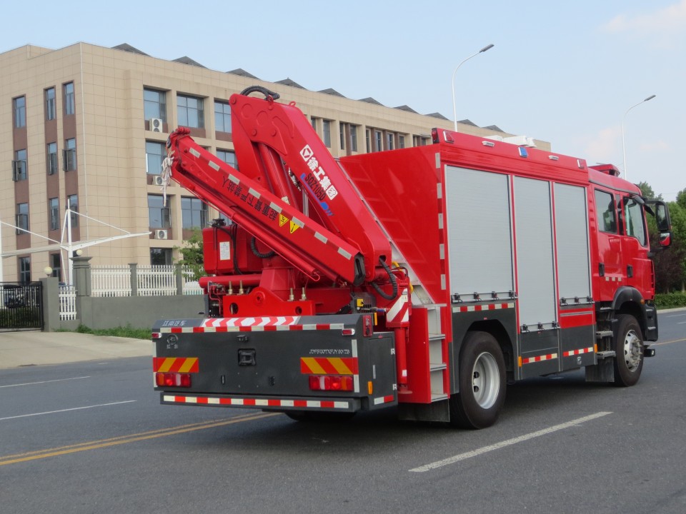 MAN搶險(xiǎn)救援消防車(chē)圖片