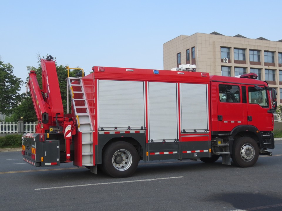 MAN搶險(xiǎn)救援消防車(chē)圖片